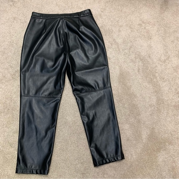 Halston black Faux Leather Retro Style High Waisted Pleated Trouser Pants Sz M - Picture 5 of 13